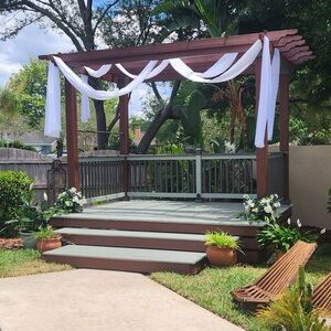 40 yds of sheer, 2nd drape is not as wide, two silk flowers displayed at base.